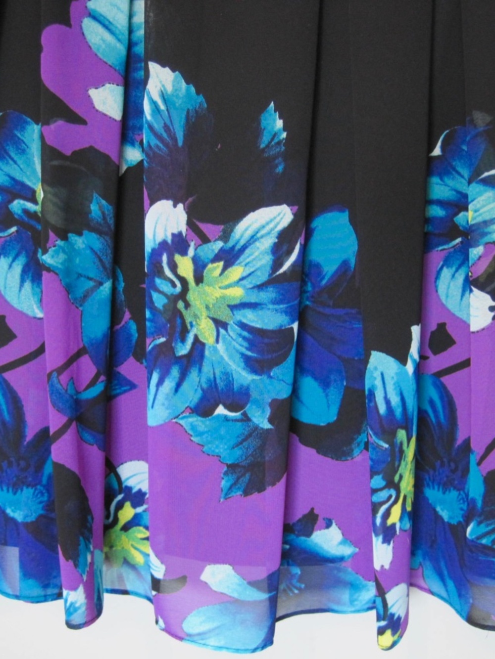 Le Chateau Dress Size M - Picture 5 of 7
